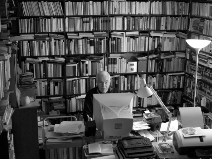 Jan Reichow in his study - Digitalphoto 02/2008 &copy;  J.Marc Reichow