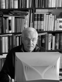 Erst am Monitor erinnert sich Jan Reichow seiner gesammelten Werke (1) - Digitalphoto 02/2008 - &copy; J.Marc Reichow