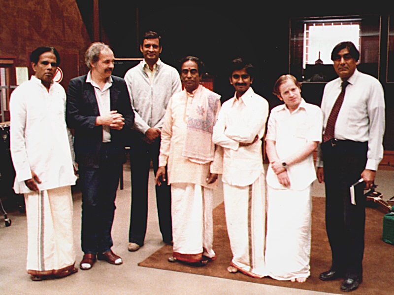 WDR Studio-Produktion 23.07.1982 mit (v.l.n.r.) Ramabhadran, JR, Botschaftsmitarbeiter, Lalgudi G. Jayaraman, Lalgudi Krishnan, Harishankar, Kulturattach&eacute; Hr.Sharma - Analogphoto &copy; Jacques Lipschitz - (106K)